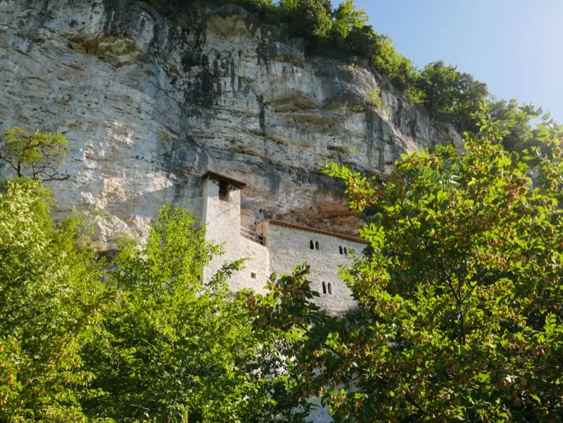 Colle San Marco — L'eremo nella roccia e il balcone sulla città
