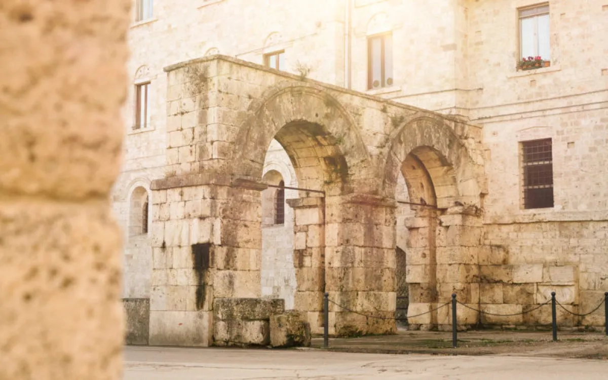 Porta Romana (Porta Gemina), immagine 1 della galleria
