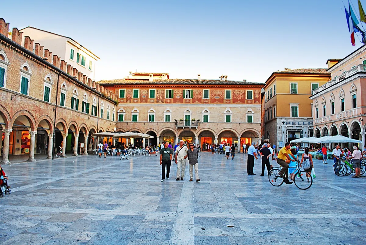 Piazza del Popolo, immagine 2 della galleria