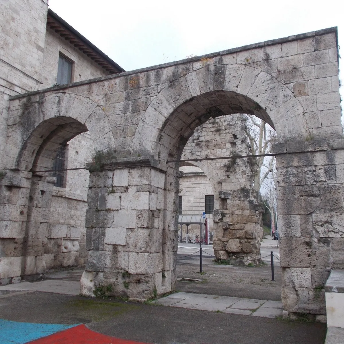 Porta Romana (Porta Gemina), immagine 3 della galleria