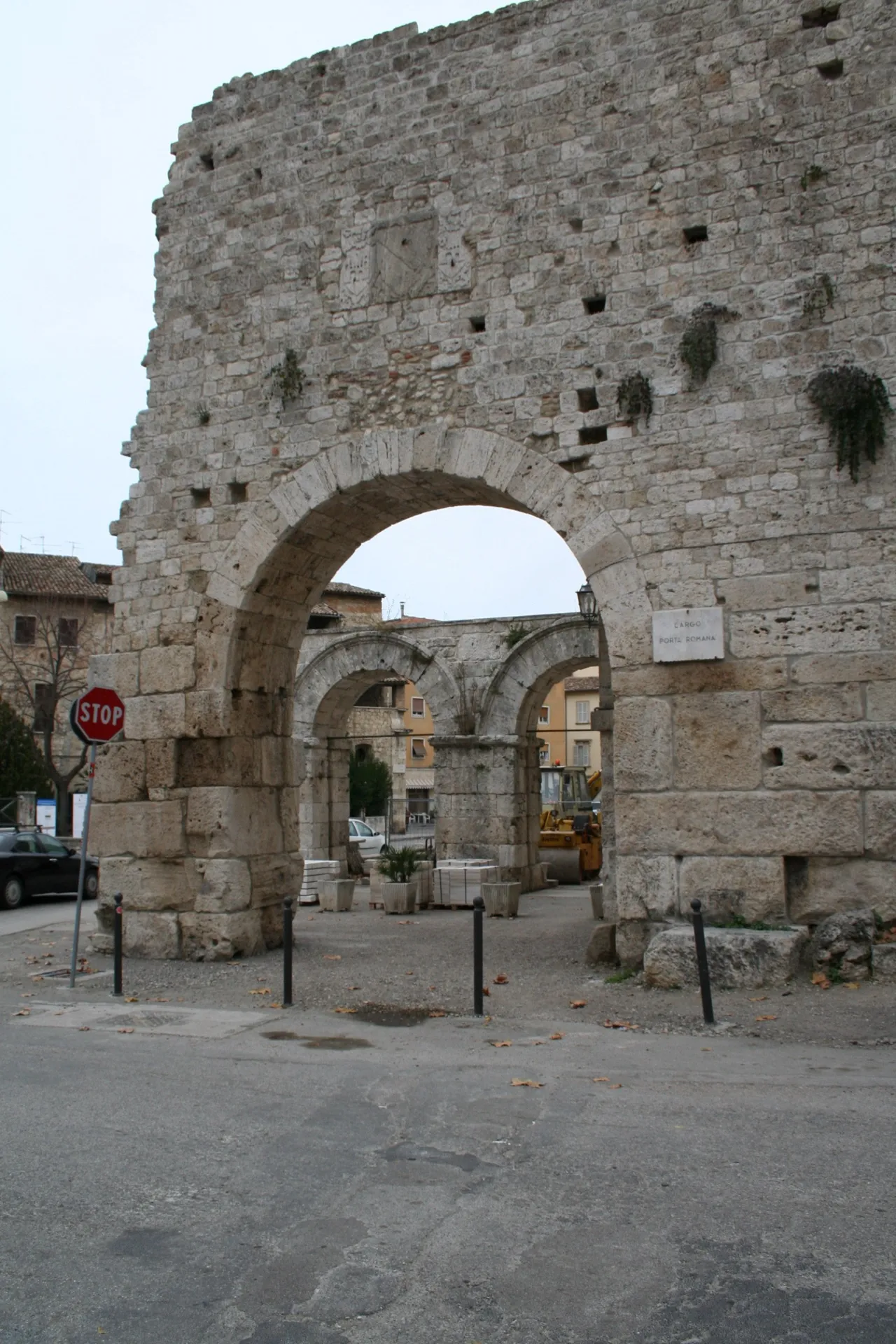 Porta Romana (Porta Gemina) — Da qui entrava la Via Salaria
