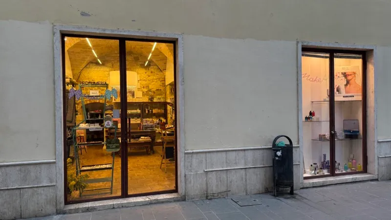 Make AP Profumeria, Via del Trivio