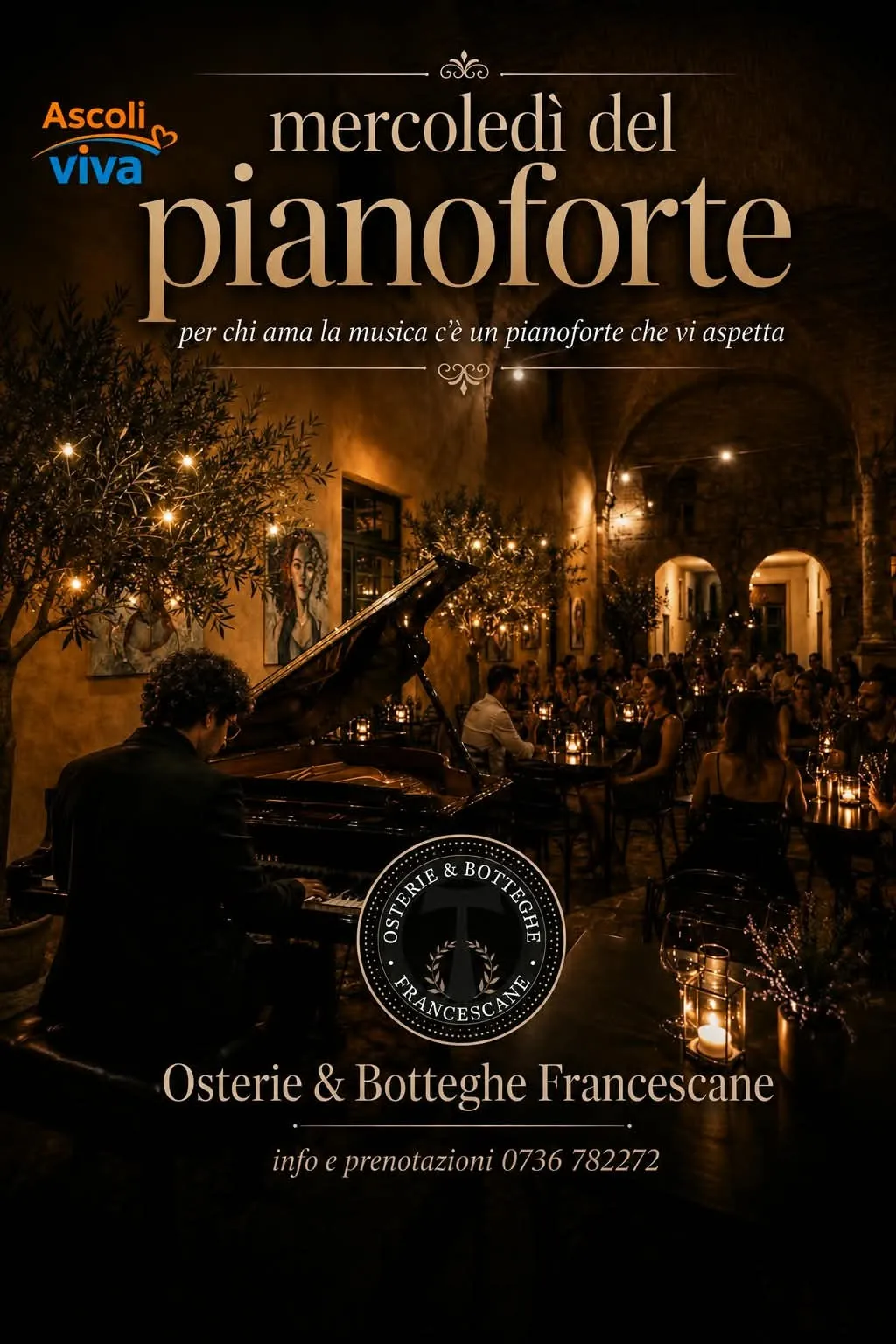 Locandina del Mercoledì del pianoforte: un pianista al pianoforte a coda sotto le arcate illuminate del chiostro, fra i tavoli delle Osterie e Botteghe Francescane