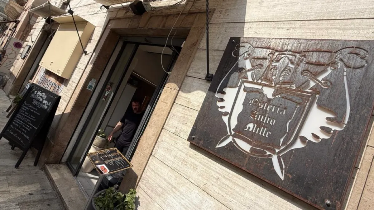 Sala interna dell'Osteria Anno Mille, in Piazza Arringo
