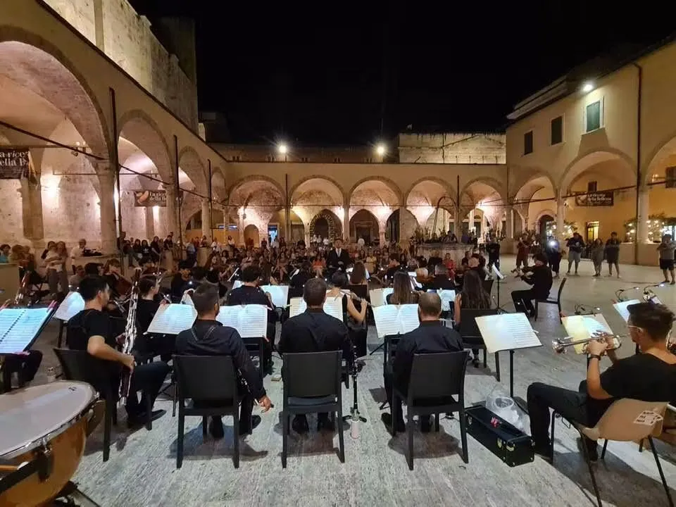 Orchestra in concerto nel Chiostro Maggiore di San Francesco